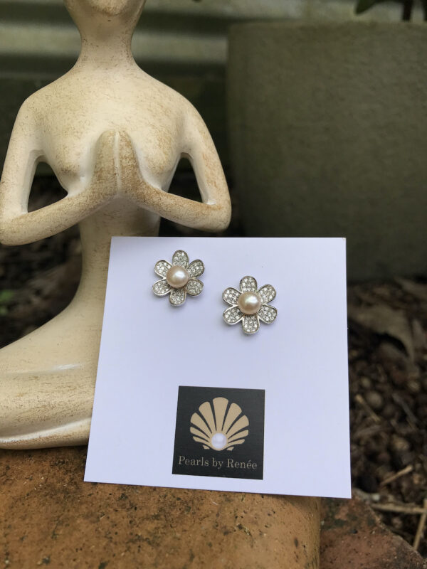 Beautiful Crystal "Flower Power" & Pearl Stud/Post Earrings   #JWC52 - Image 4
