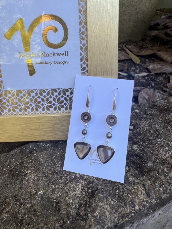 Chocolate Vintage Buttons & Pearl Earrings of the Week!   KITQ - Image 3