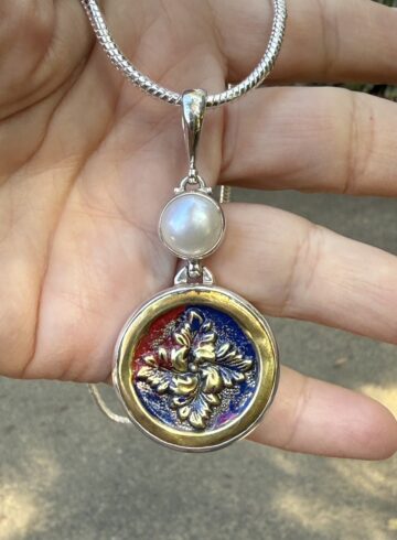 Classic! Antique Button & Pearl Pendant-Includes Silver Chain!   #PMU7