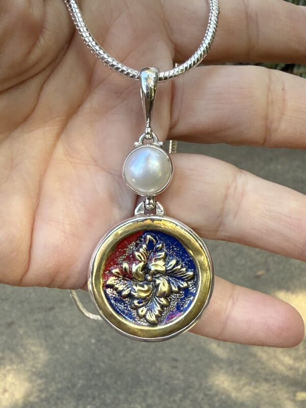 Classic! Antique Button & Pearl Pendant-Includes Silver Chain!   #PMU7