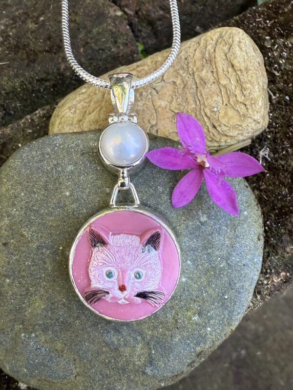 Charming Vintage "Kitty-Kat" Button & Pearl Pendant-Includes Silver Chain!   #PKK8 - Image 2