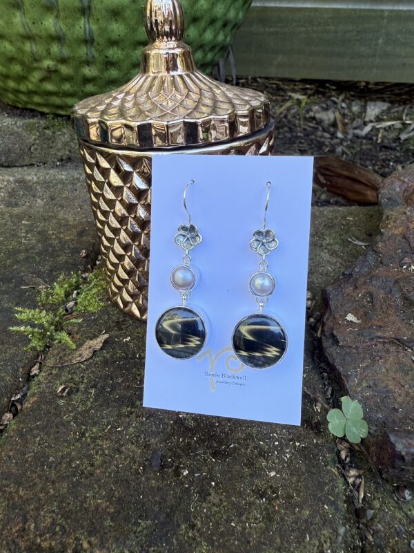 "Chocolate Swirl" Vintage Button & Pearl Earrings   #CCV52 - Image 4
