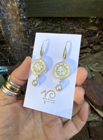Beautiful! Classic 1960's Italian Button & Pearl Earrings      #IHB7