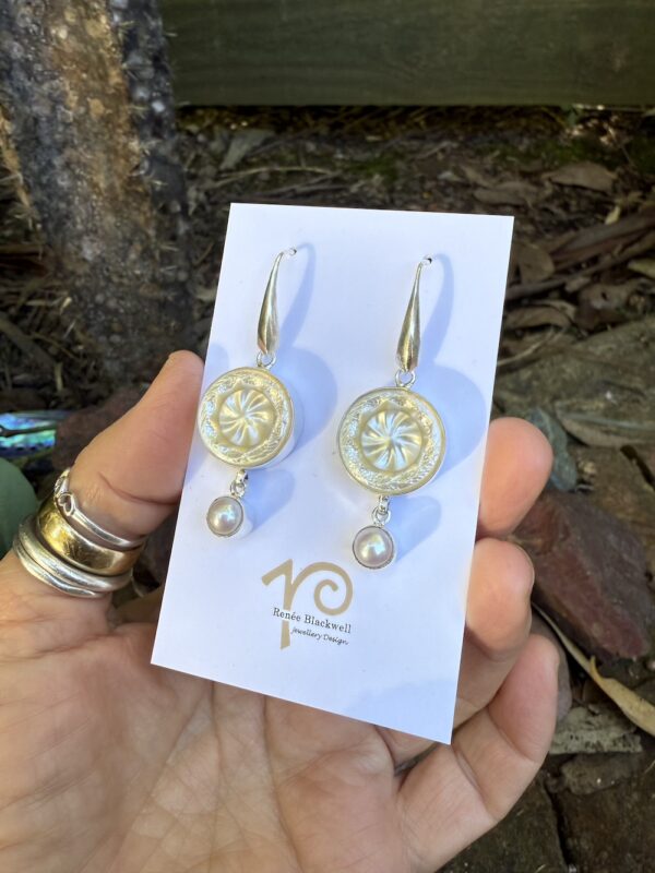 Beautiful! Classic 1960's Italian Button & Pearl Earrings      #IHB7