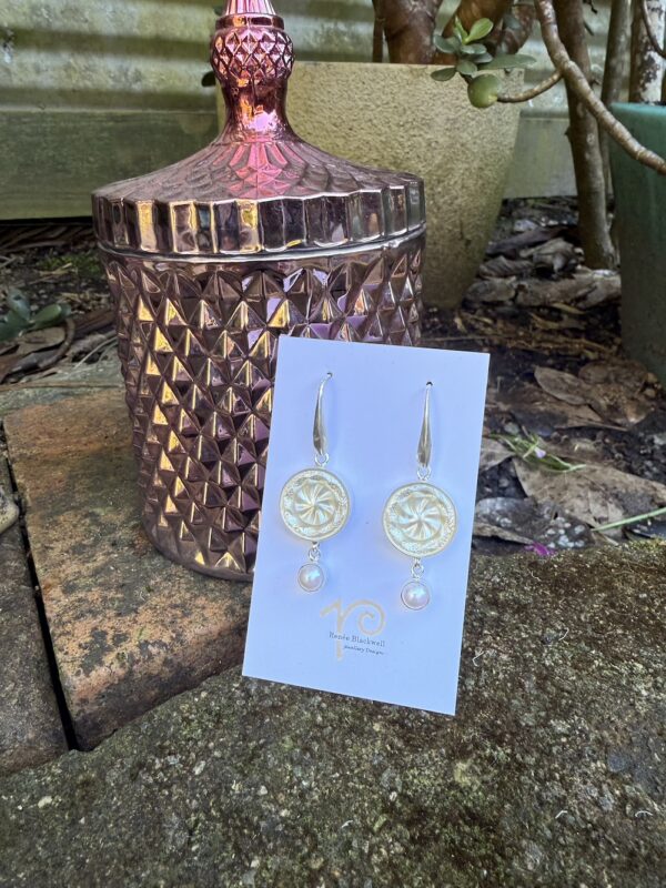 Beautiful! Classic 1960's Italian Button & Pearl Earrings      #IHB7 - Image 3