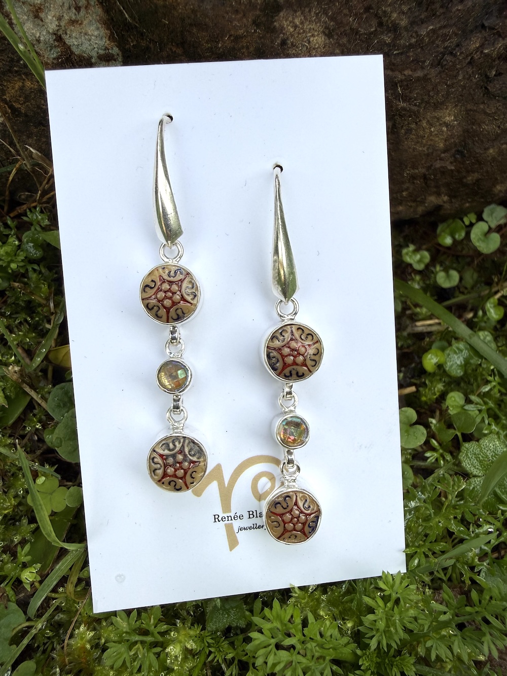 Delightful Vintage Czechoslovakian Button Earrings! #AMA27