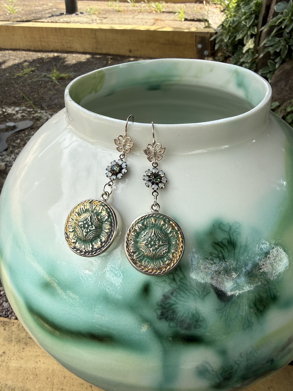 Magical Vintage Button Earring Treasures! #D4XZ