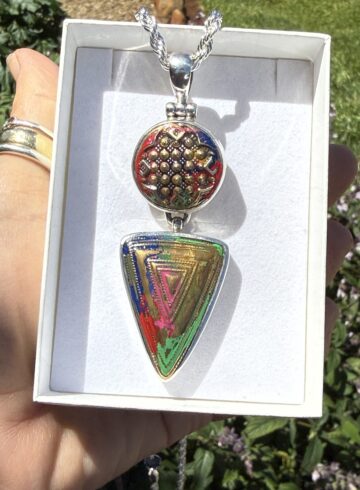Colourful Antique Button Pendant-Includes Silver Chain!   #ZZC4
