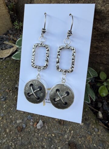Vintage Button Earrings of the Week!   #OMM6