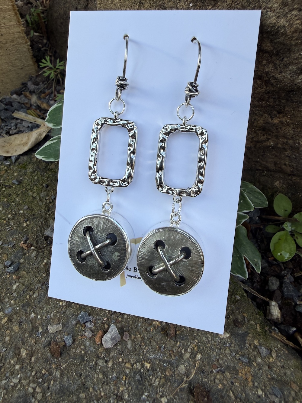 Vintage Button Earrings of the Week! #OMM6
