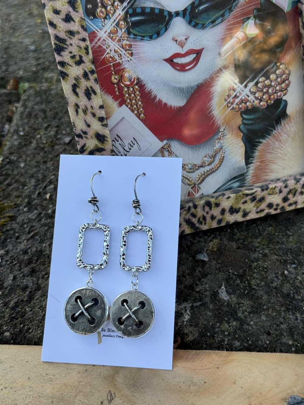 Vintage Button Earrings of the Week! #OMM6 - Image 2